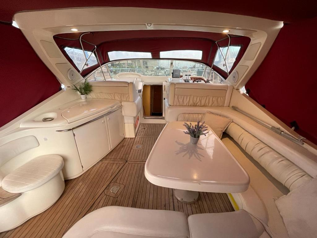 Cozy Yacht Lodge In Barcelona With Boat Tour Option Sant Adria de Besos Exterior photo