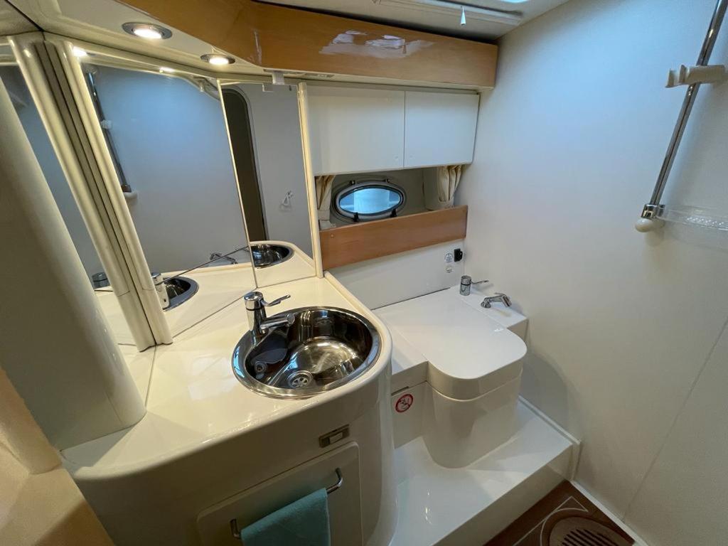 Cozy Yacht Lodge In Barcelona With Boat Tour Option Sant Adria de Besos Exterior photo