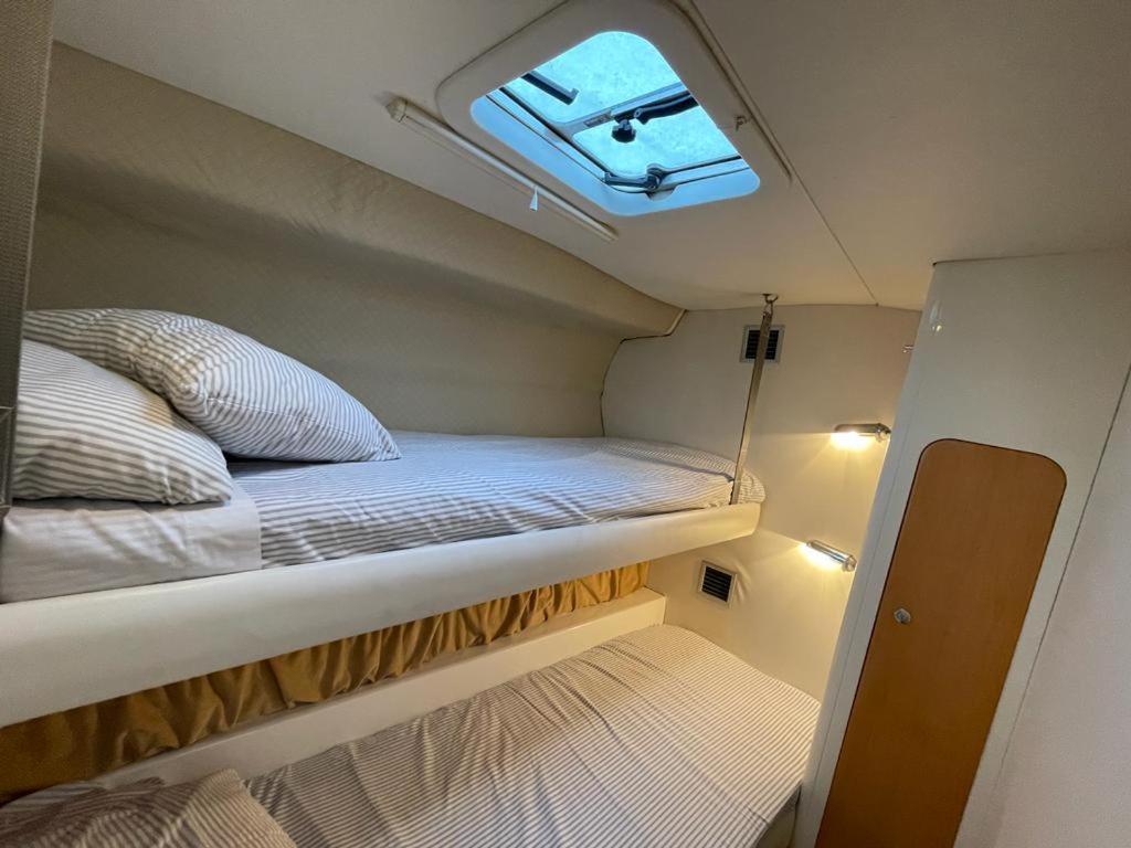 Cozy Yacht Lodge In Barcelona With Boat Tour Option Sant Adria de Besos Exterior photo