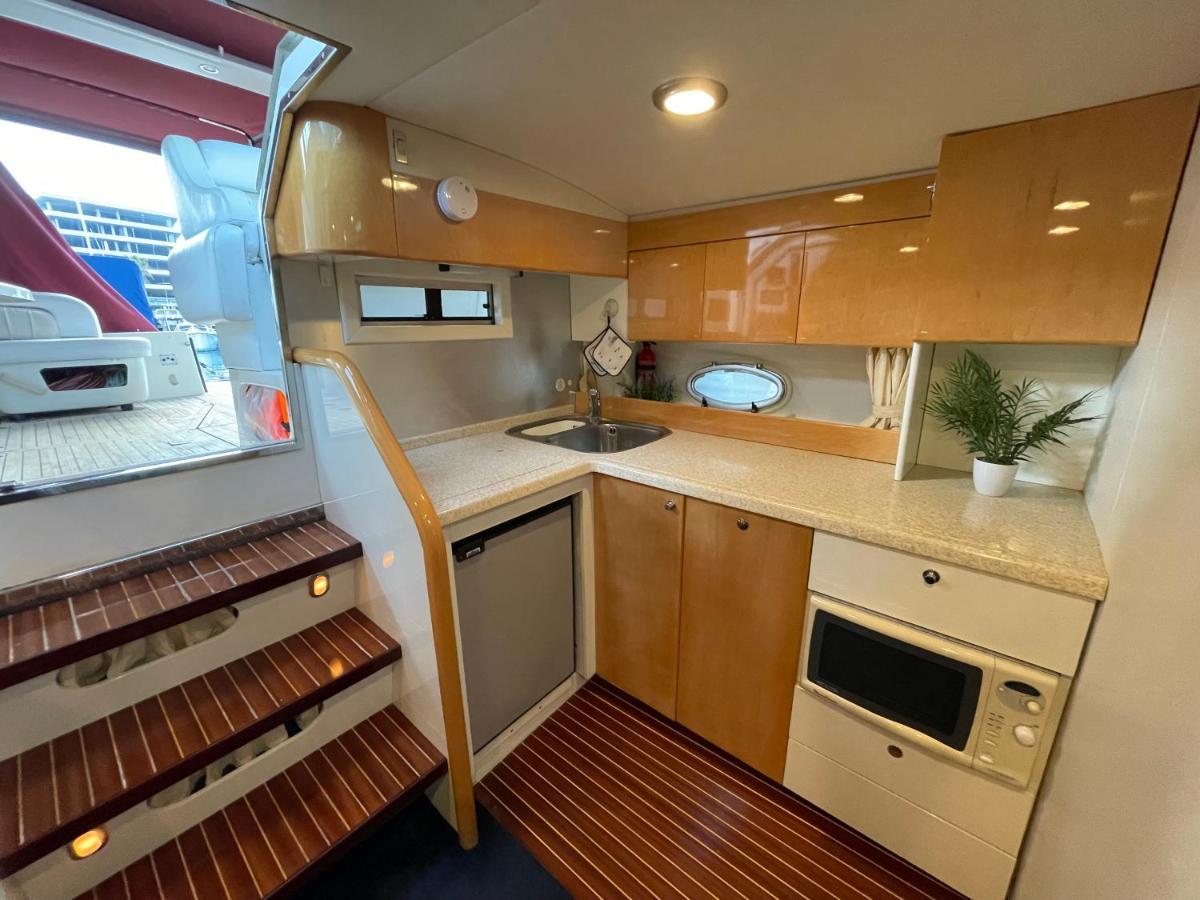 Cozy Yacht Lodge In Barcelona With Boat Tour Option Sant Adria de Besos Exterior photo