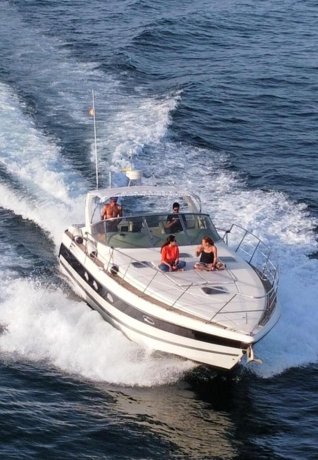 Cozy Yacht Lodge In Barcelona With Boat Tour Option Sant Adria de Besos Exterior photo