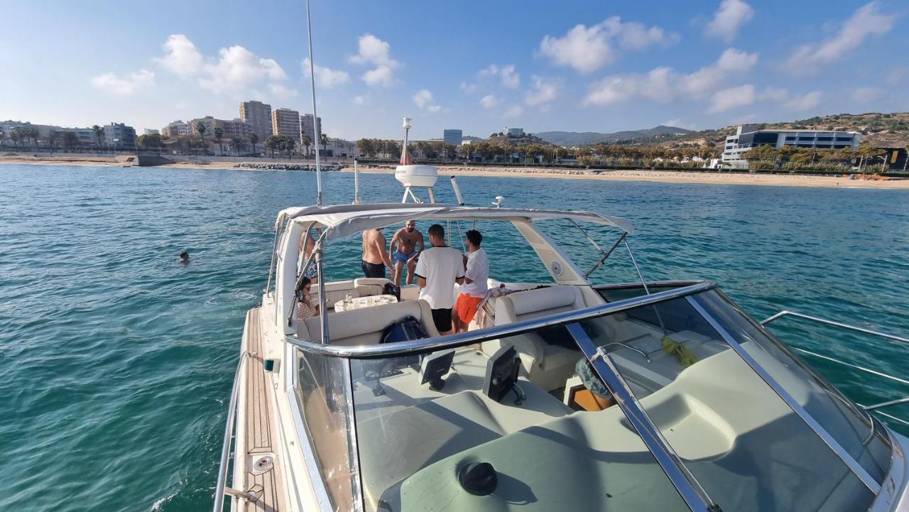 Cozy Yacht Lodge In Barcelona With Boat Tour Option Sant Adria de Besos Exterior photo